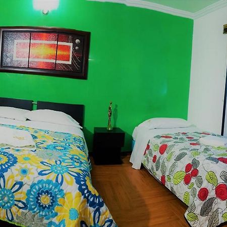 Hotel Barcelona Chinauta Bagian luar foto