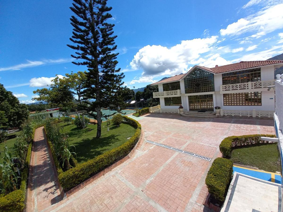 Hotel Barcelona Chinauta Bagian luar foto