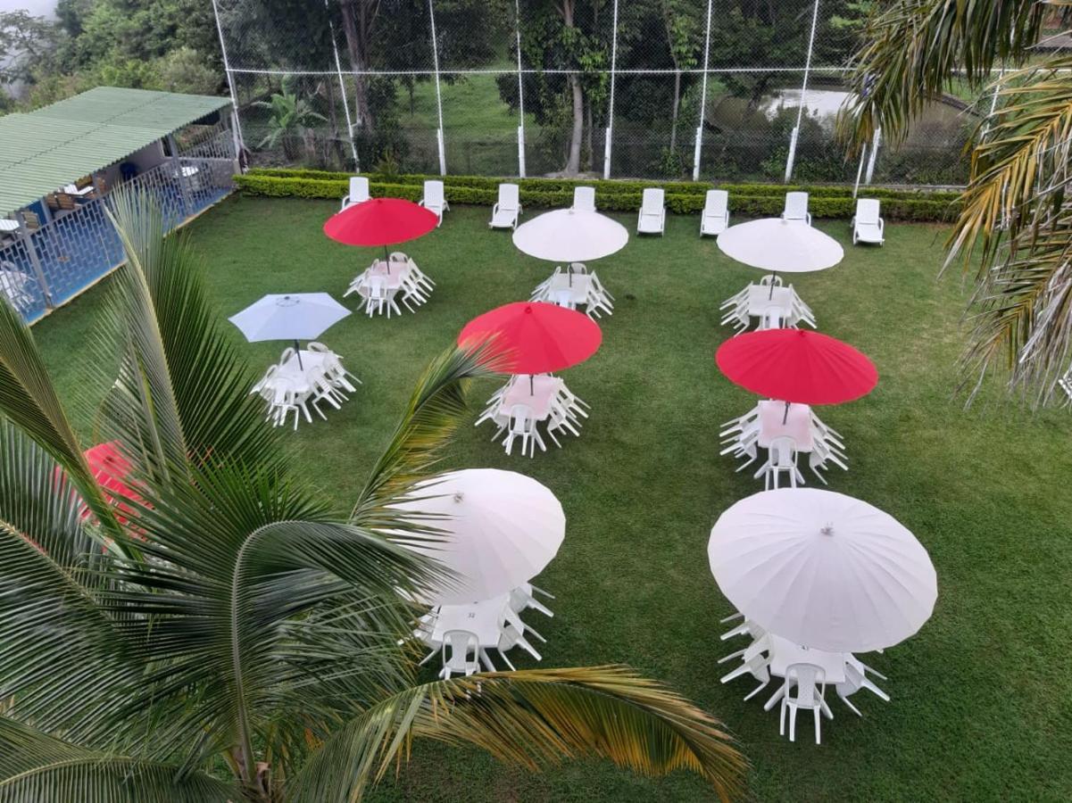 Hotel Barcelona Chinauta Bagian luar foto